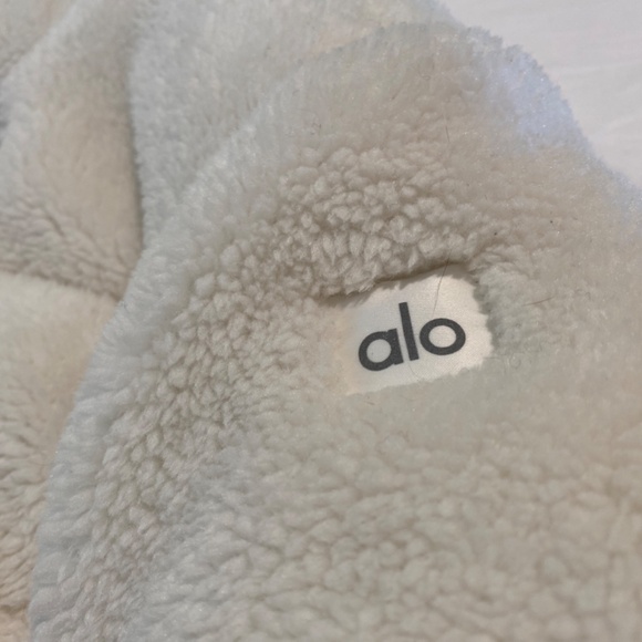 ALO Snow Angel Puffer - Picture 5 of 7